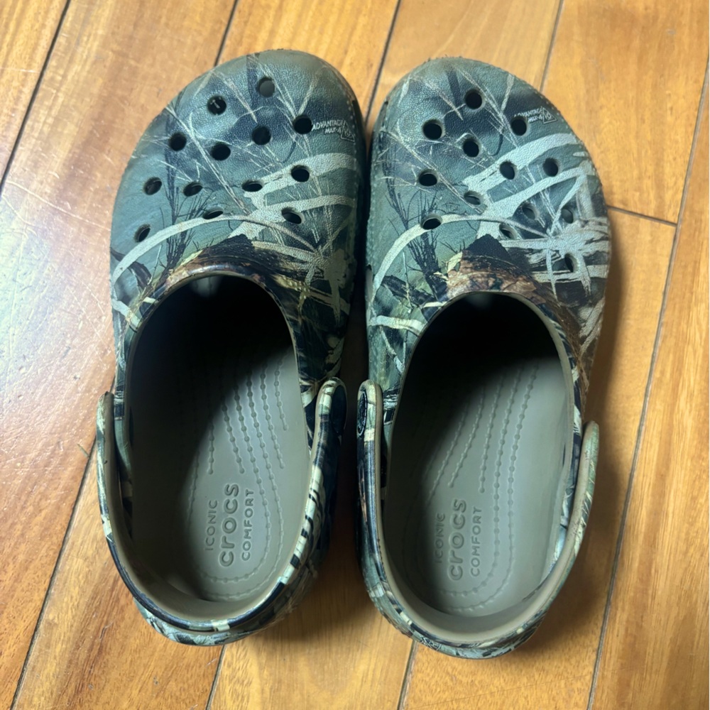 Kids Realtree Crocs. Size 12